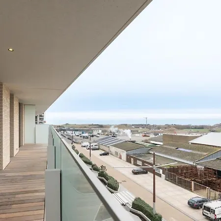 New With Stunning Views, Pool And Fitness Appartement *