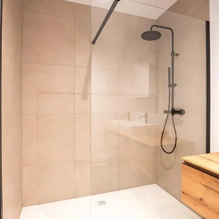 New With Stunning Views, Pool And Fitness Appartement *