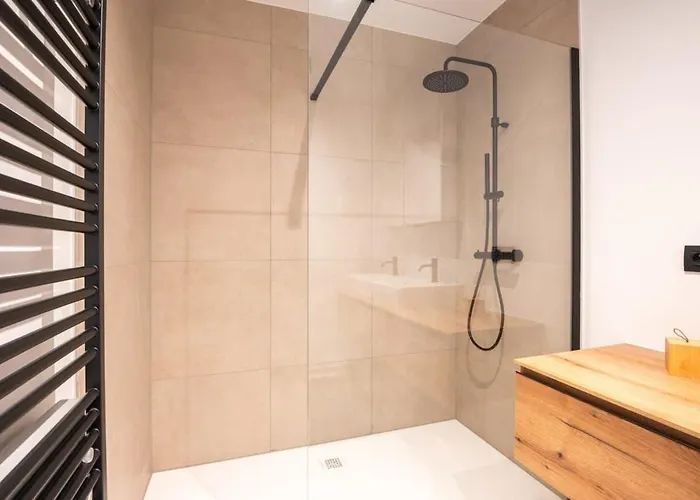 New With Stunning Views, Pool And Fitness Appartement *